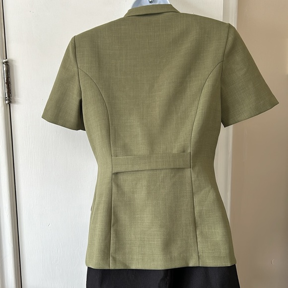Suzy Shier Short Sleeve Blazer - Picture 5 of 10